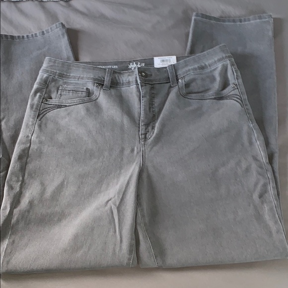 Style and Company High Rise Tummy Control Jeans. - Picture 8 of 12